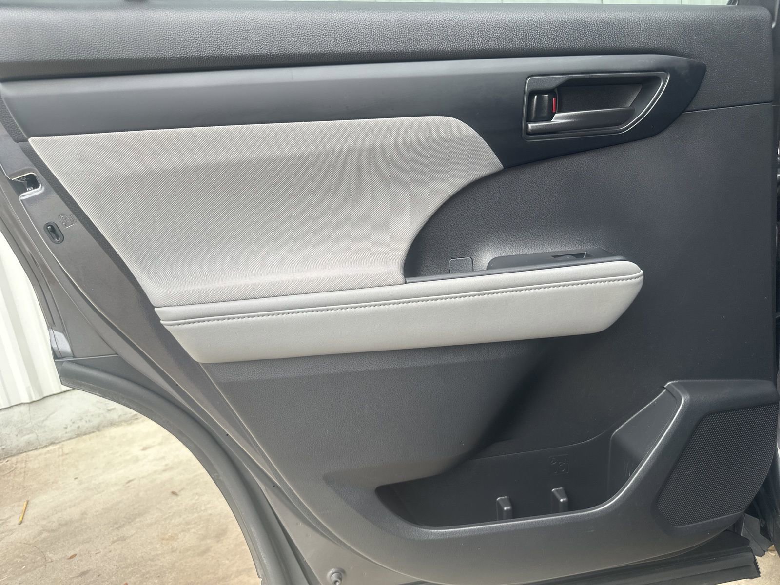 Used 2023 Toyota Highlander LE image 14