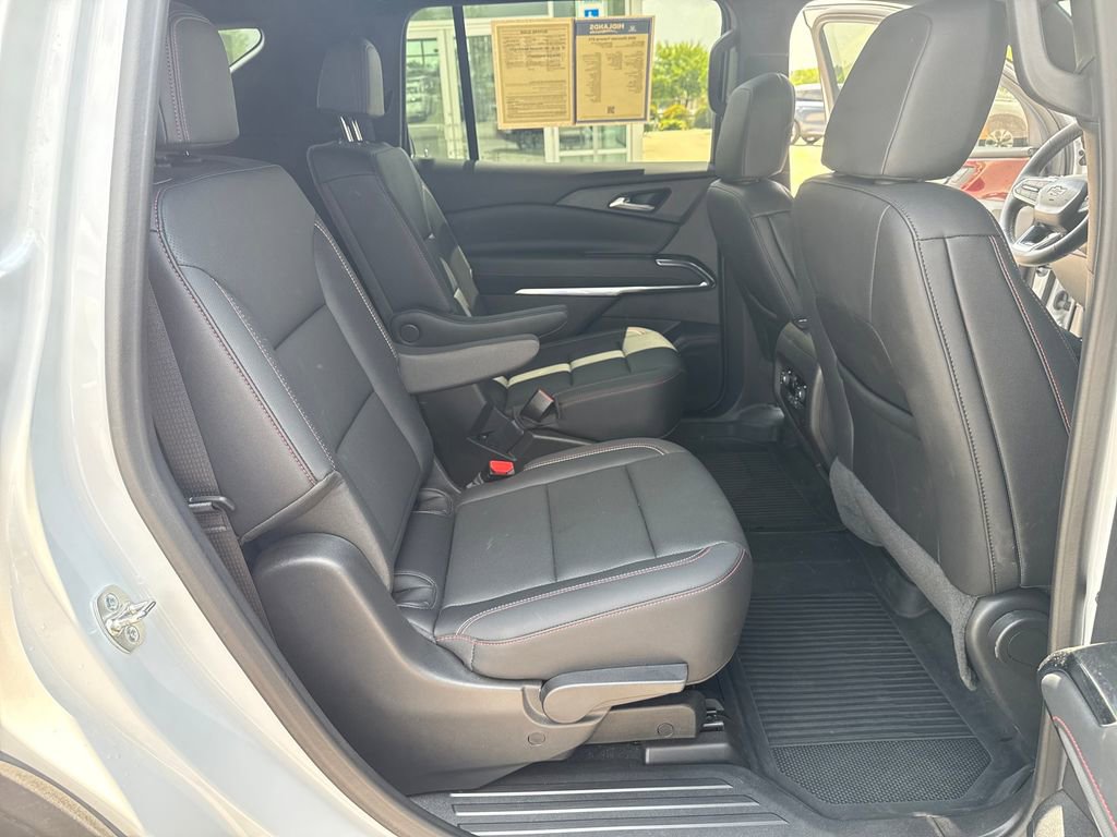 Used 2025 Chevrolet Traverse Z71 w/ LPO, Floor Liner Package AWD/4WD image 32