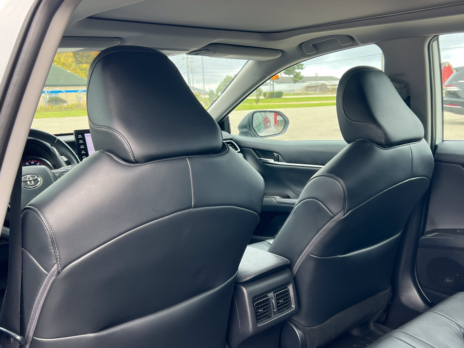 Used 2022 Toyota Camry XSE FWD image 34