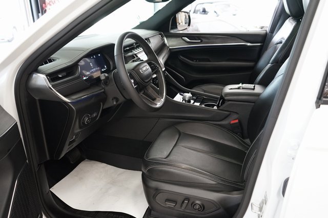 Used 2023 Jeep Grand Cherokee Overland image 27