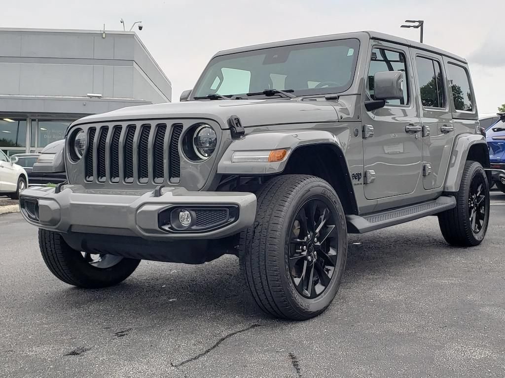 Used 2023 Jeep Wrangler Unlimited Sahara AWD/4WD image 4