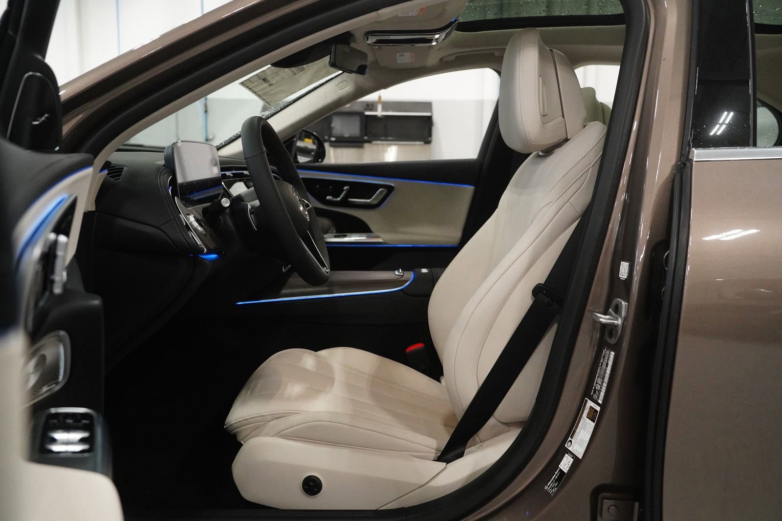 New 2026 Mercedes-Benz E 350 4MATIC Sedan image 2