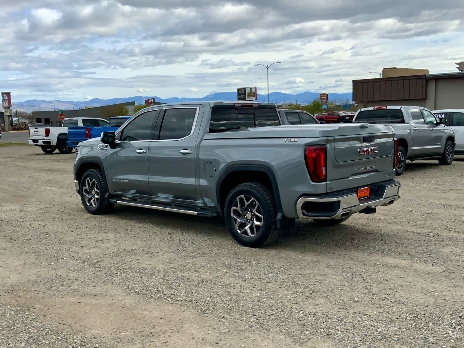 Used 2023 GMC Sierra 1500 SLT w/ SLT Premium Package AWD/4WD image 3