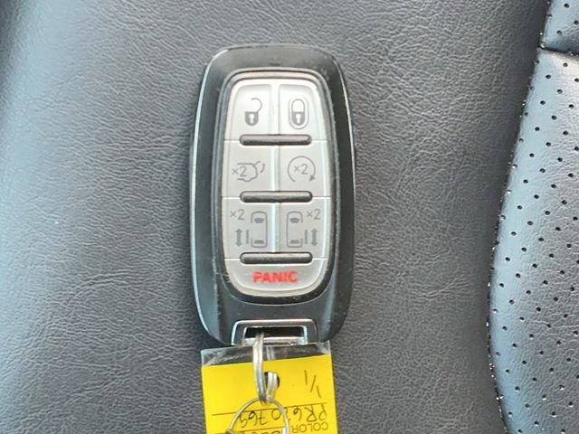 Used 2023 Chrysler Pacifica Touring-L image 31
