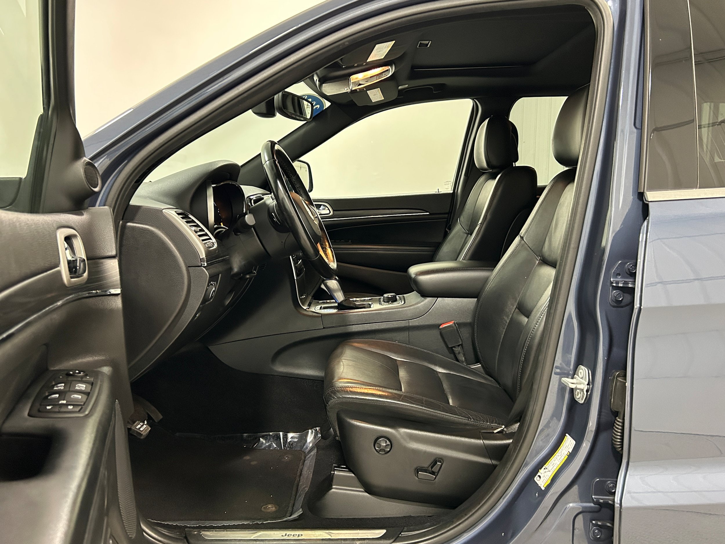 Used 2020 Jeep Grand Cherokee Limited AWD/4WD image 4
