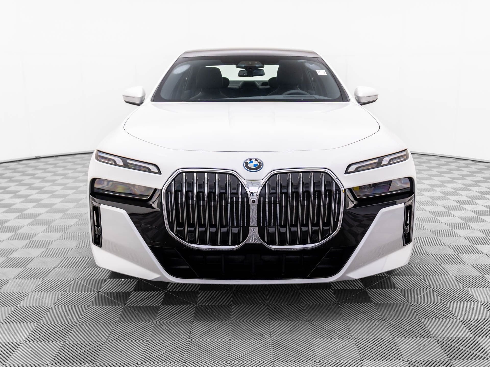 New 2025 BMW 750e xDrive AWD/4WD image 10
