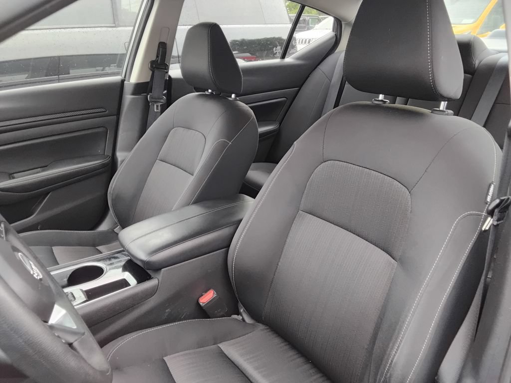 Used 2024 Nissan Altima 2.5 SV FWD image 8