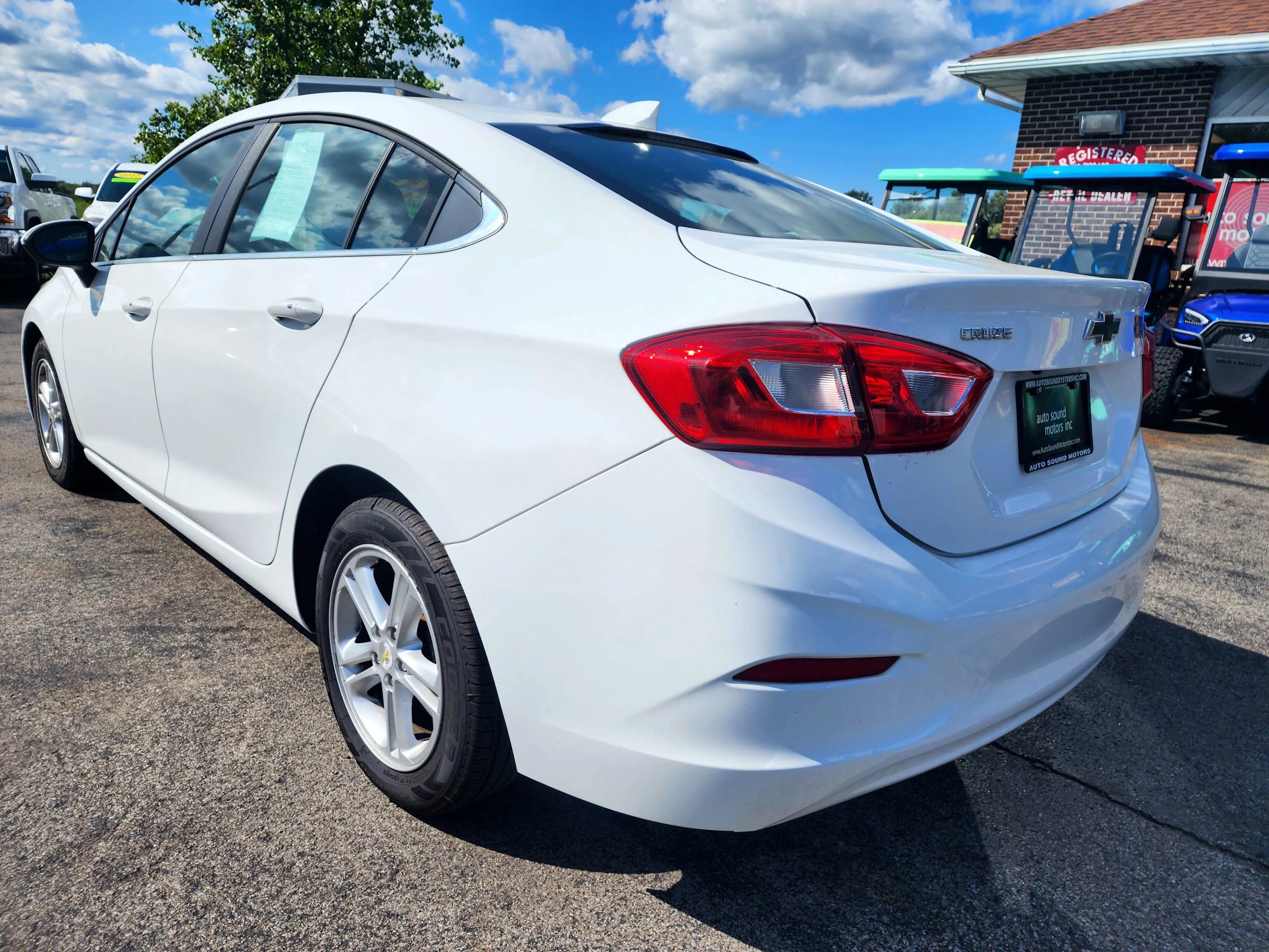 Used 2018 Chevrolet Cruze LT w/ Convenience Package image 3