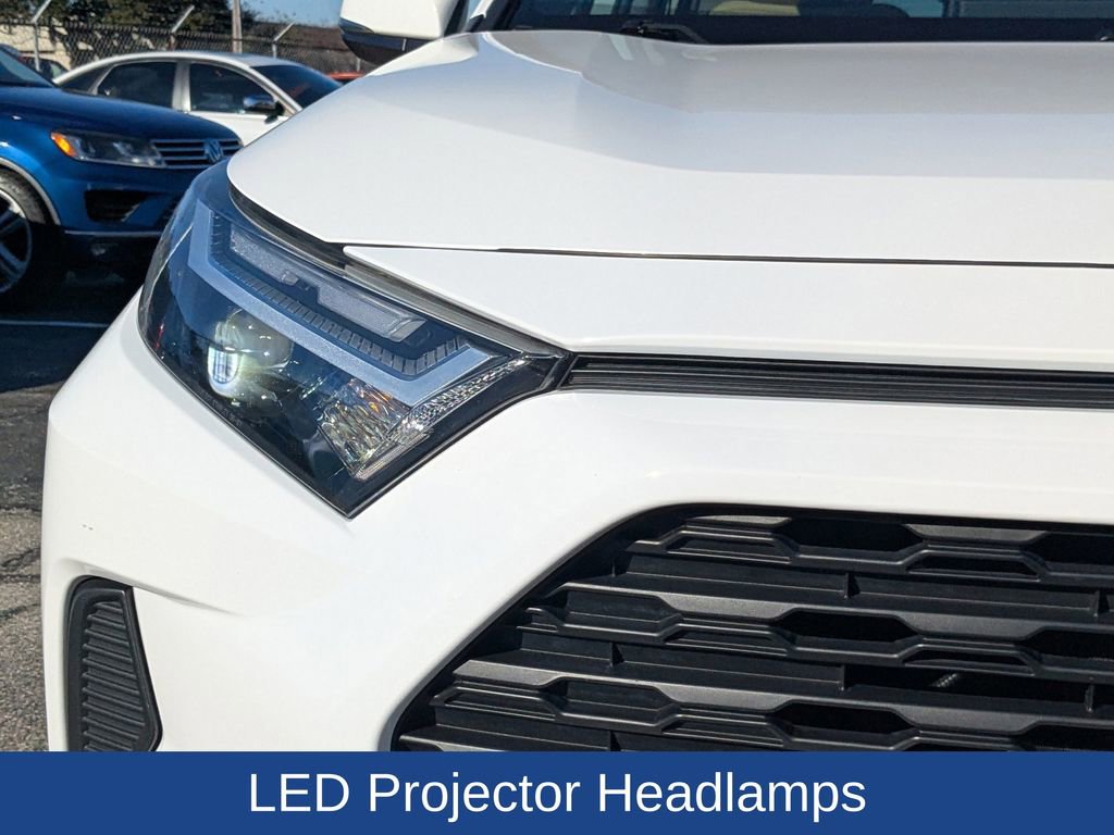 Used 2022 Toyota RAV4 XLE image 10