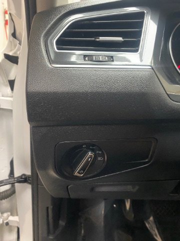 Used 2018 Volkswagen Tiguan SE AWD/4WD image 17