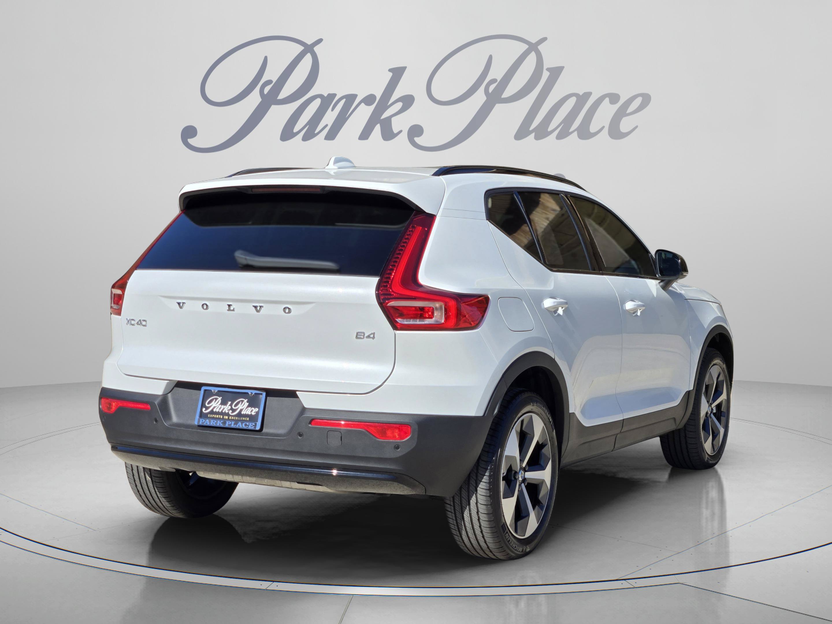 New 2026 Volvo XC40 B4 Core w/ Climate Package FWD image 6