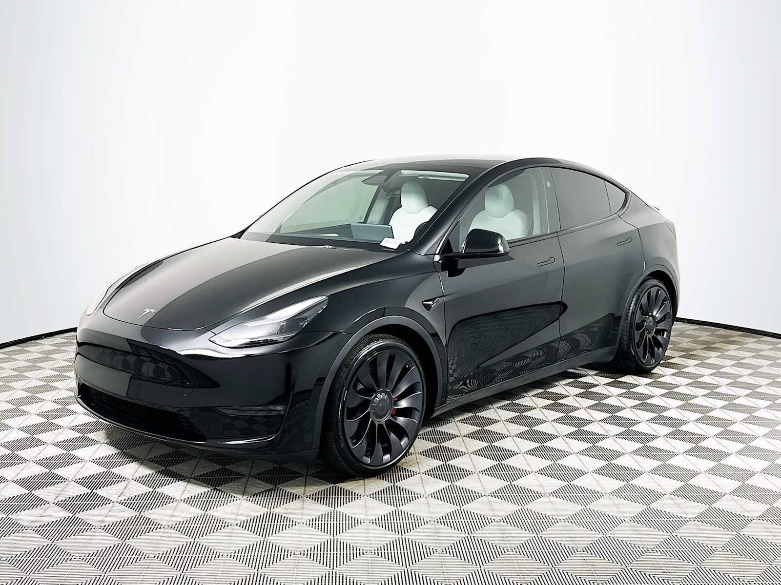 Used 2023 Tesla Model Y Performance image 3