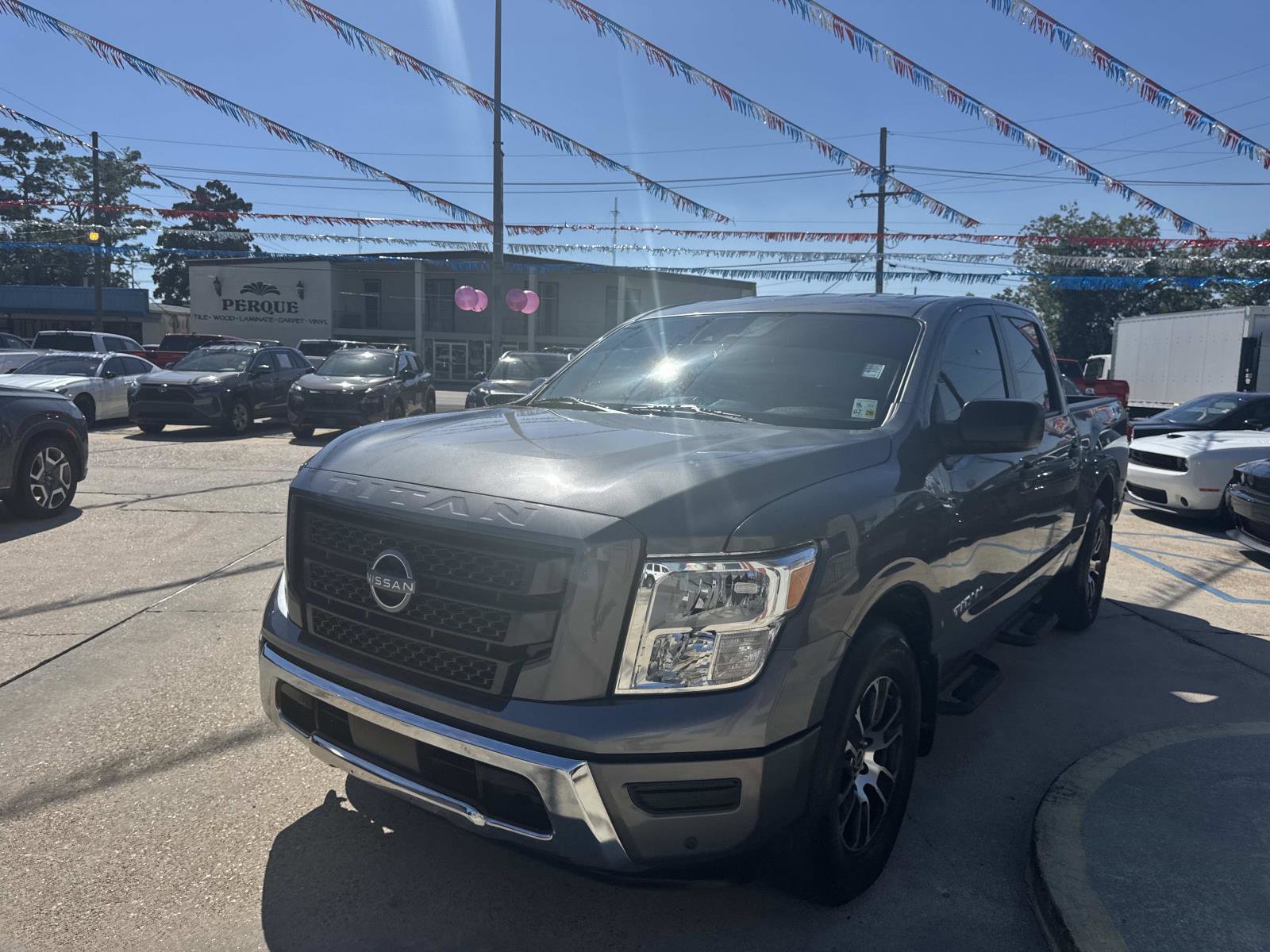 Used 2024 Nissan Titan SV w/ SV Convenience Package image 3