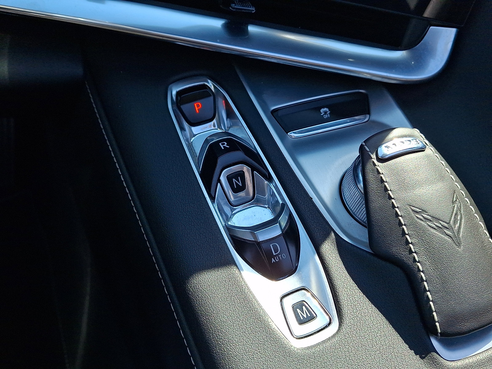 Used 2020 Chevrolet Corvette Stingray Coupe w/ Z51 Performance Package image 13