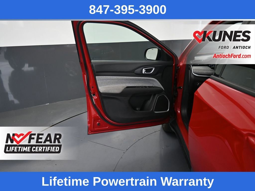 Used 2024 Jeep Compass Latitude w/ Altitude Special Edition image 18