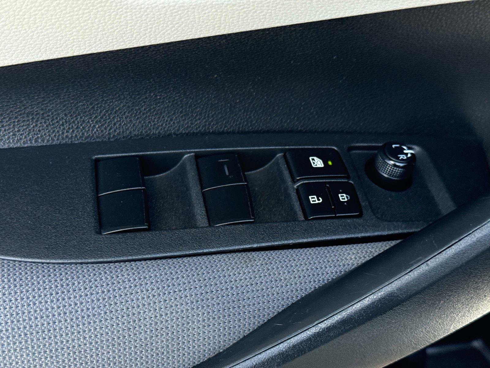 Used 2020 Toyota Corolla L FWD image 16