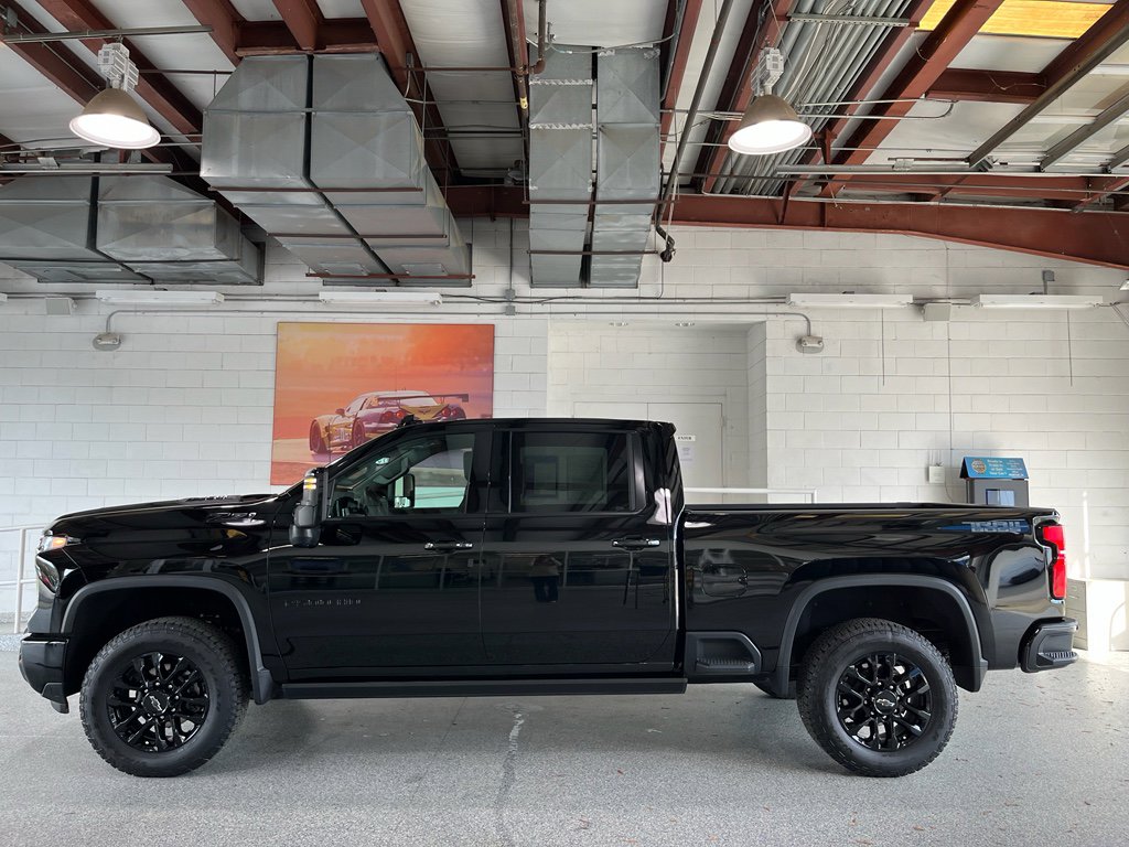Used 2025 Chevrolet Silverado 2500 LTZ w/ LTZ Plus Package image 5