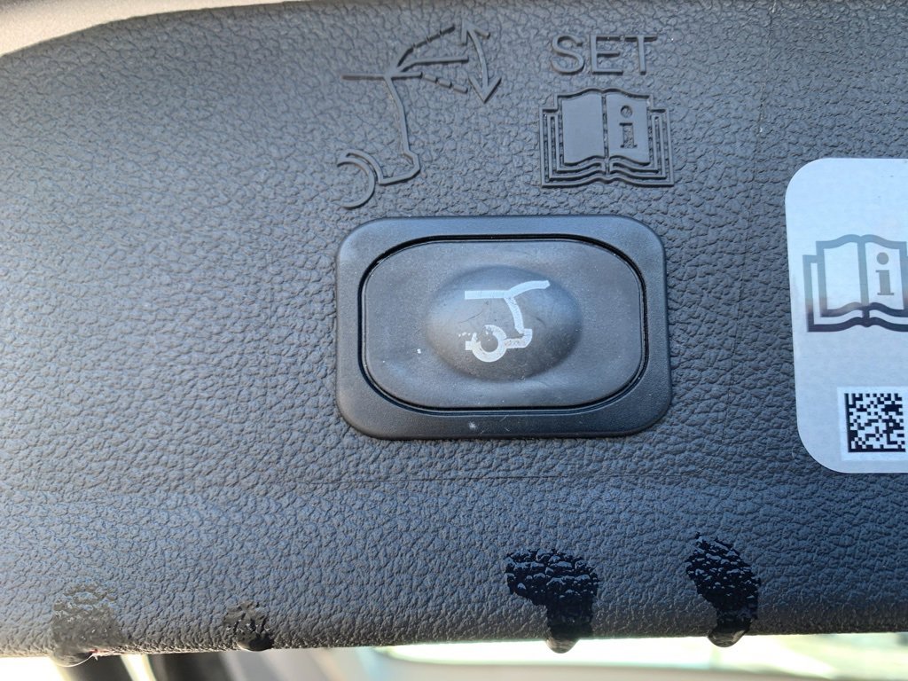 Used 2019 Ford Escape Titanium image 18