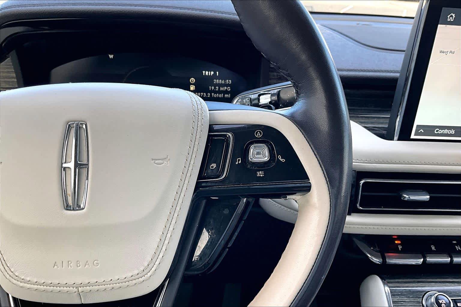 Used 2022 Lincoln Aviator Black Label w/ Dynamic Handling Package image 25