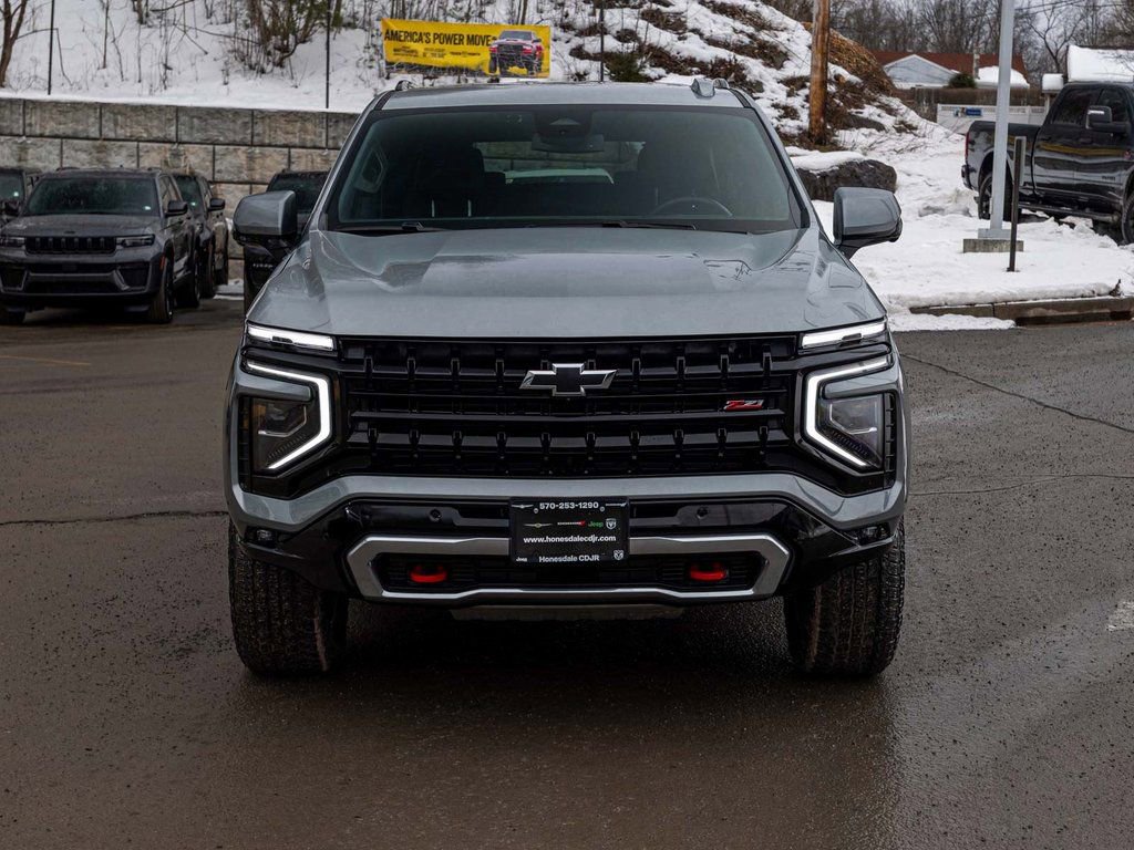 Used 2025 Chevrolet Suburban Z71 image 2