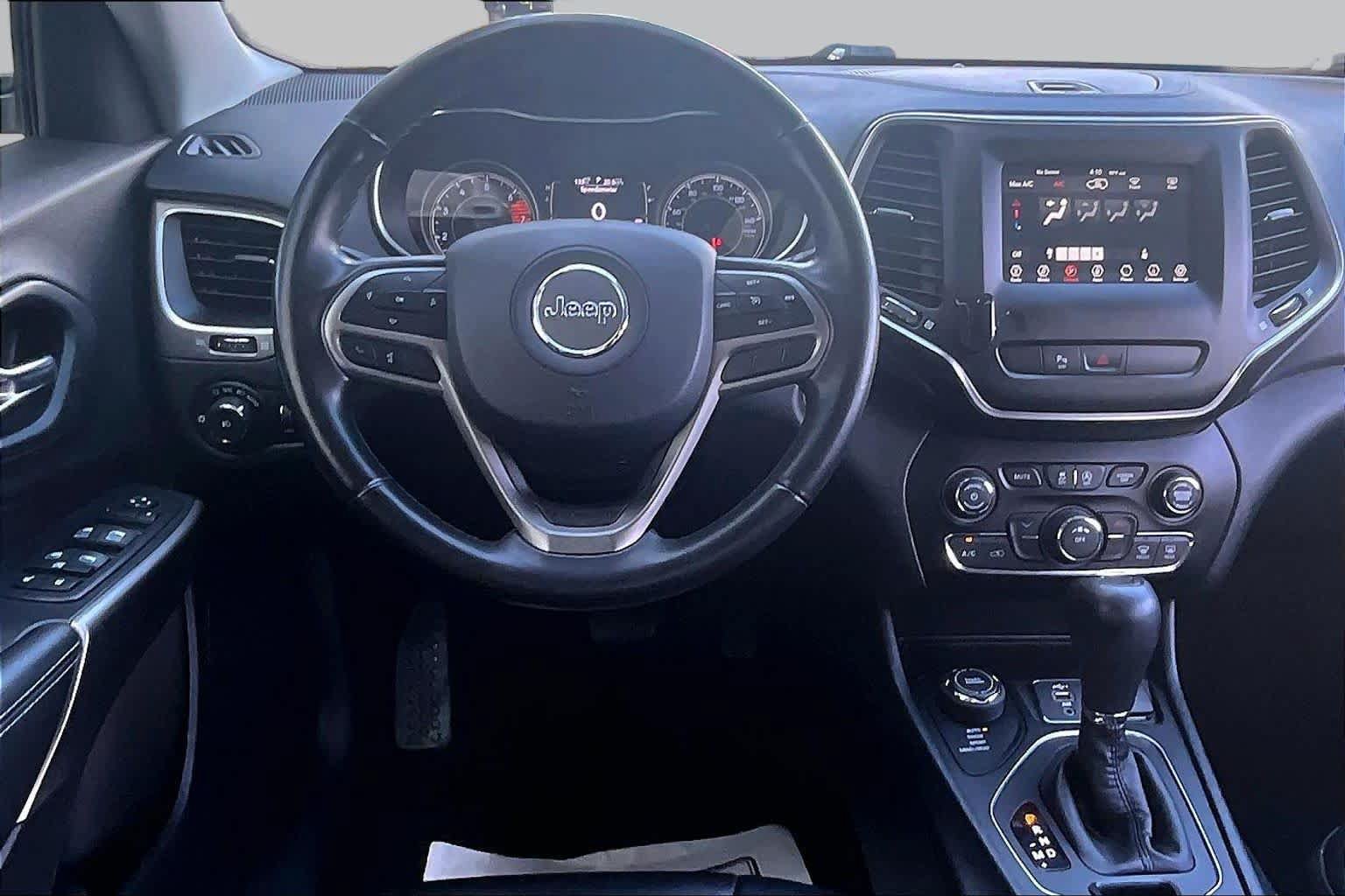 Used 2019 Jeep Cherokee Latitude Plus AWD/4WD image 6