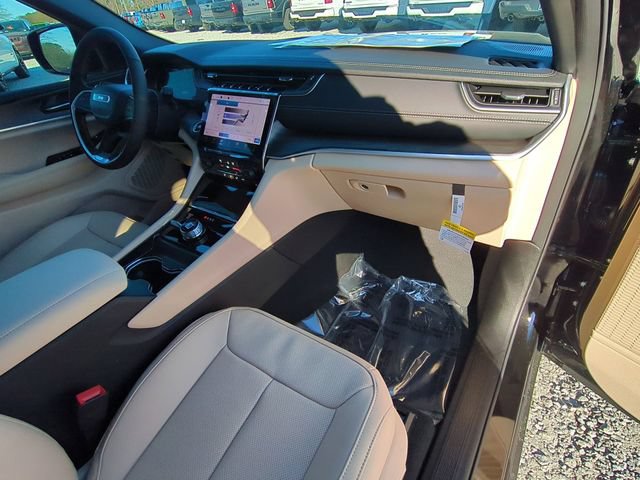 New 2025 Jeep Grand Cherokee L Limited w/ Luxury Tech Group II AWD/4WD image 40