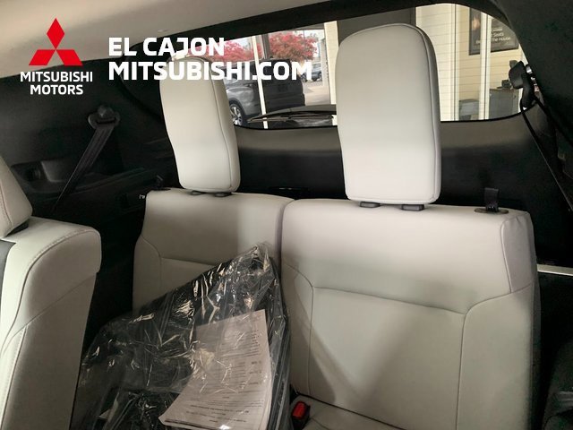 New 2025 Mitsubishi Outlander SE image 15