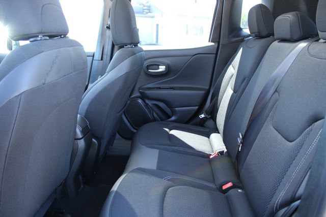 Used 2023 Jeep Renegade Altitude w/ Sun/Sound Group AWD/4WD image 40