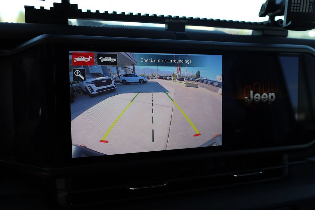Used 2025 Jeep Gladiator Mojave w/ Convenience Group AWD/4WD image 15