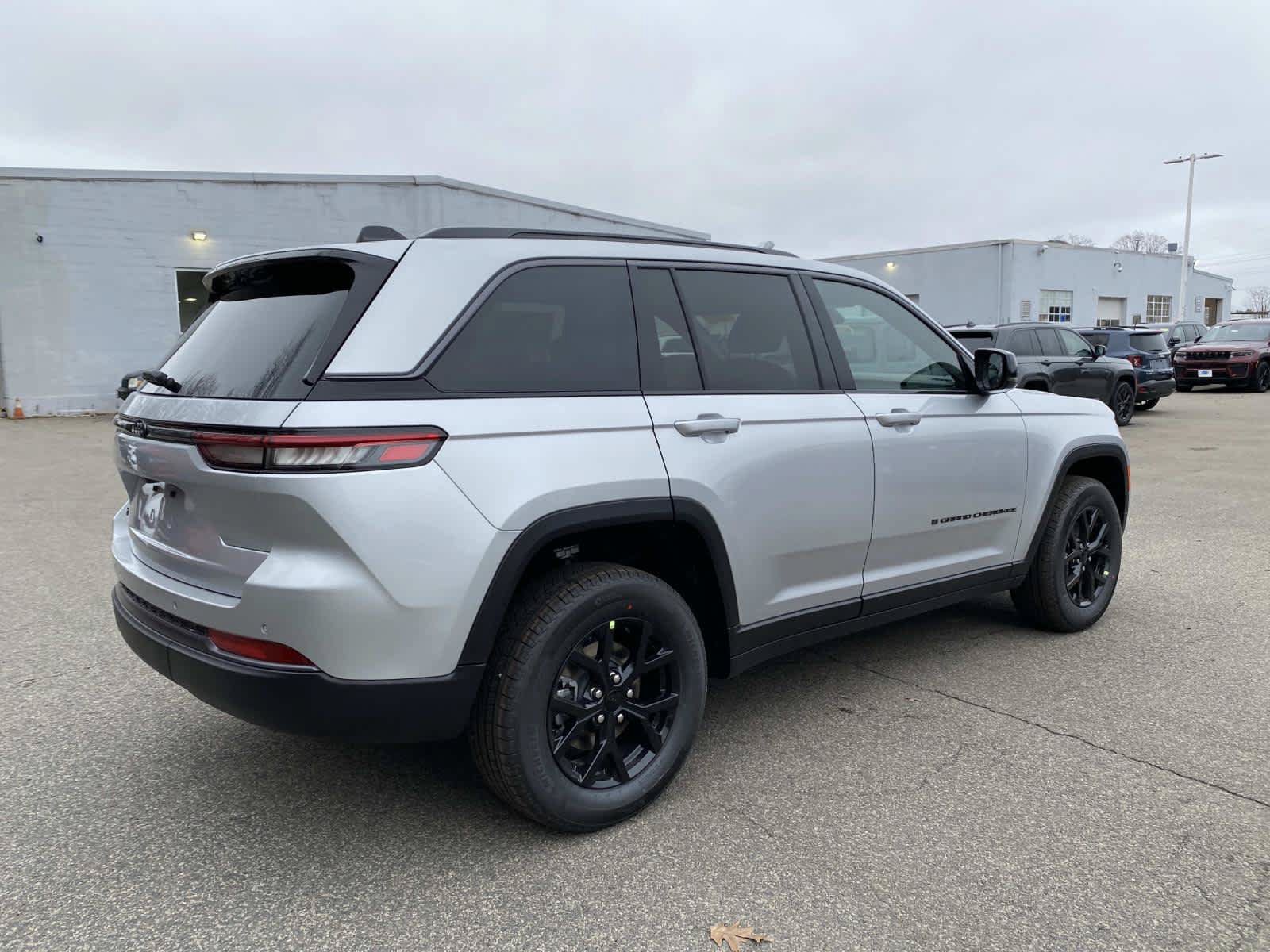 New 2026 Jeep Grand Cherokee Altitude AWD/4WD image 3