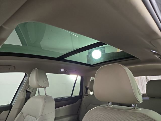 Used 2024 Volkswagen Atlas SEL Premium R-Line image 33