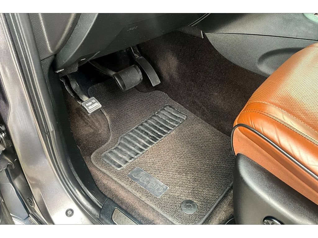 Used 2016 Jeep Grand Cherokee Summit AWD/4WD image 30