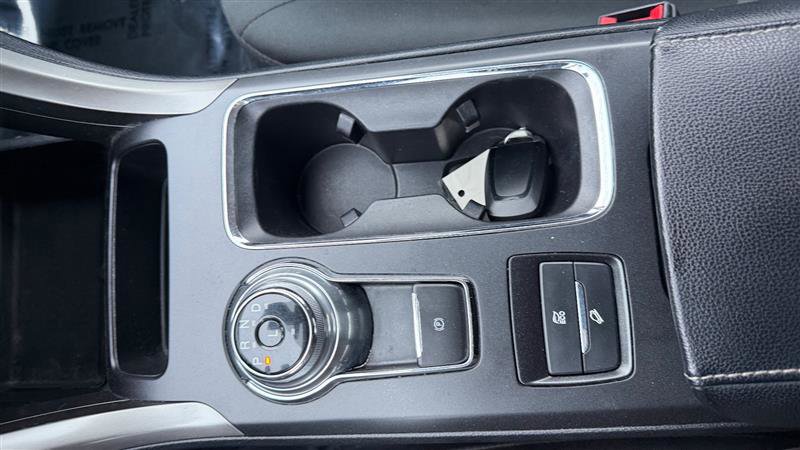 Used 2020 Ford Fusion SE image 24