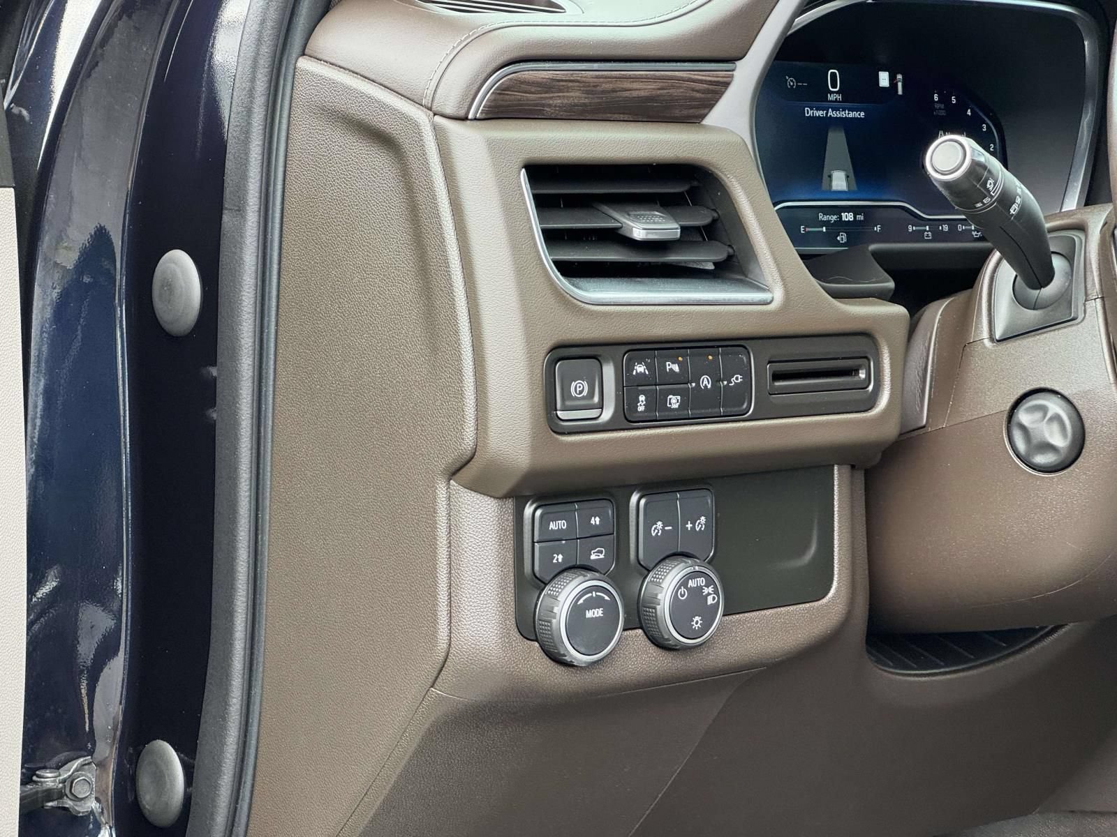 Used 2022 Chevrolet Suburban LT w/ LT Signature Plus Package AWD/4WD image 12