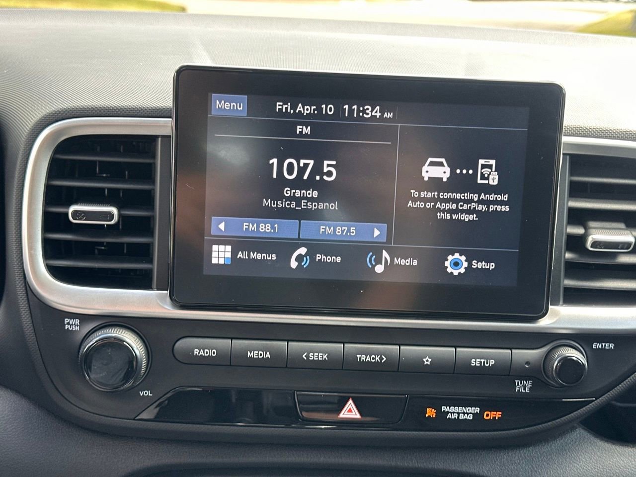 Certified 2025 Hyundai Venue SE image 28