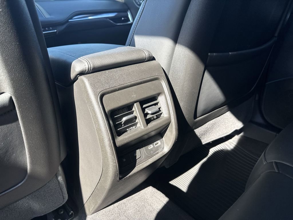 Used 2023 Cadillac XT4 Luxury w/ Cold Weather Package image 20