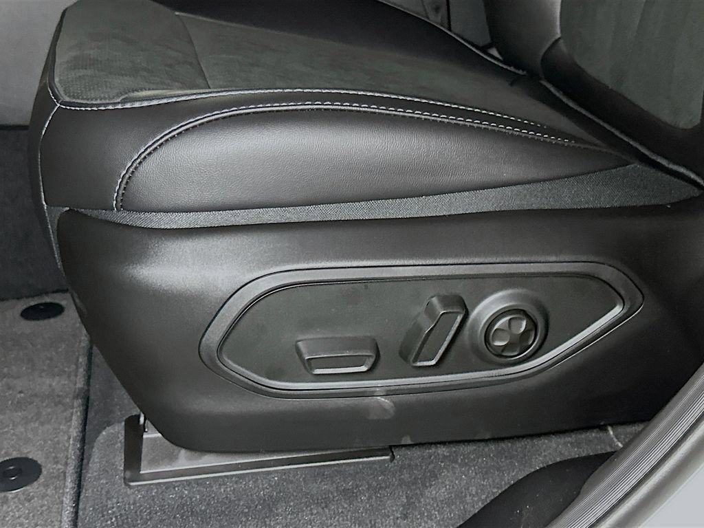 New 2025 Jeep Grand Cherokee L Altitude image 14
