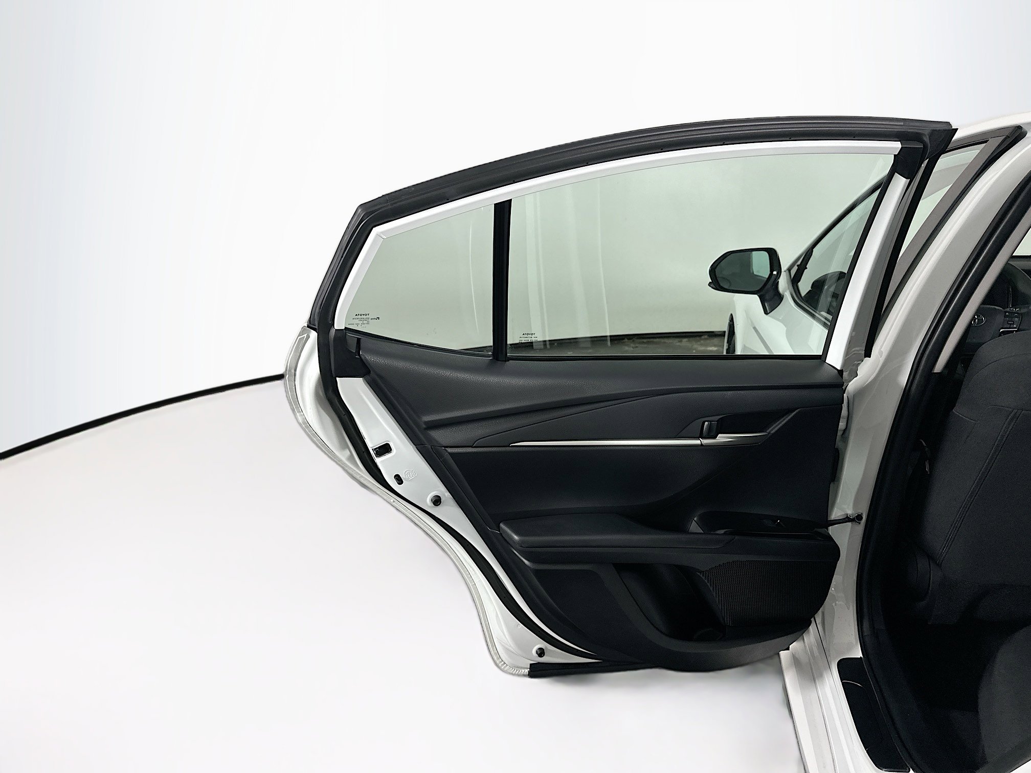 Used 2025 Toyota Camry LE image 27