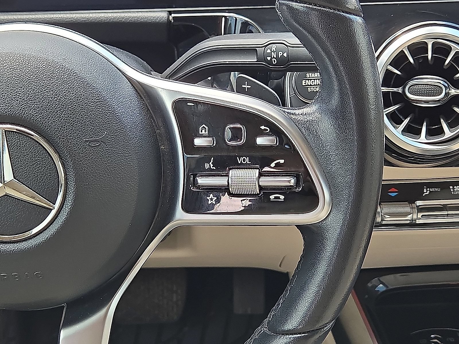 Used 2023 Mercedes-Benz GLA 250 w/ Premium Package image 19