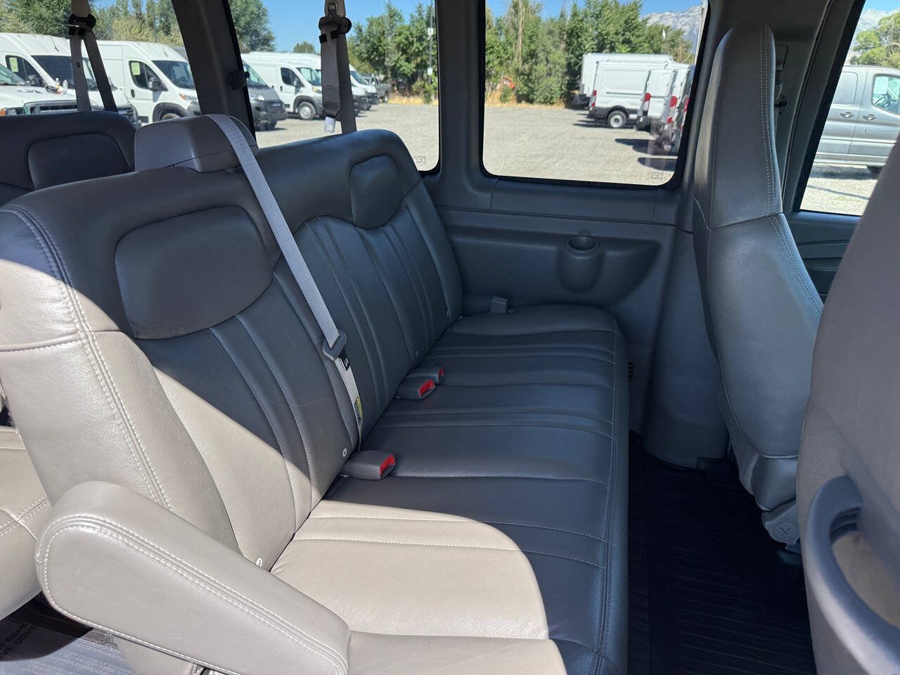 Used 2005 Chevrolet Express 2500 Passenger RWD image 20