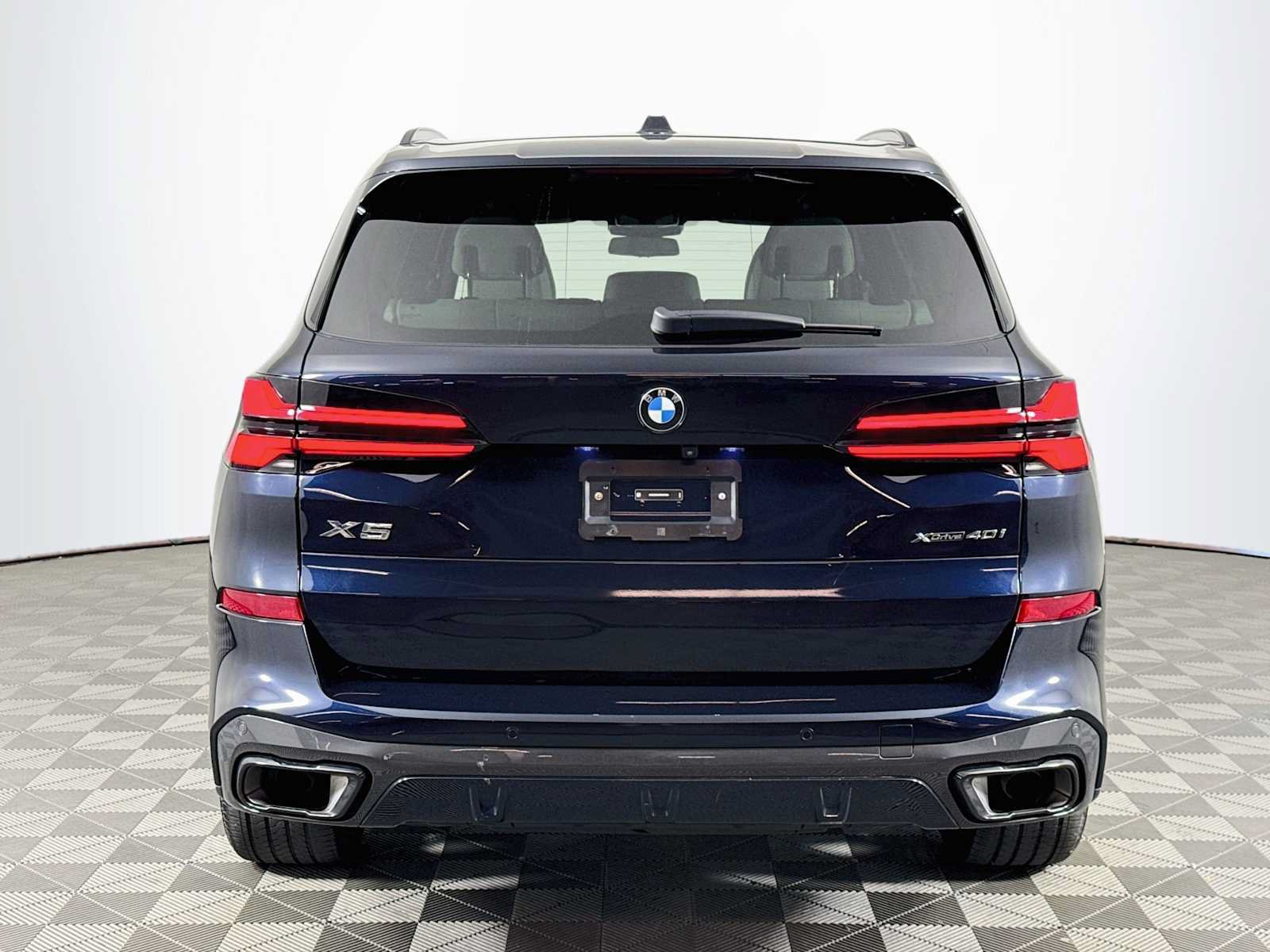Used 2024 BMW X5 xDrive40i w/ M Sport Package AWD/4WD image 6