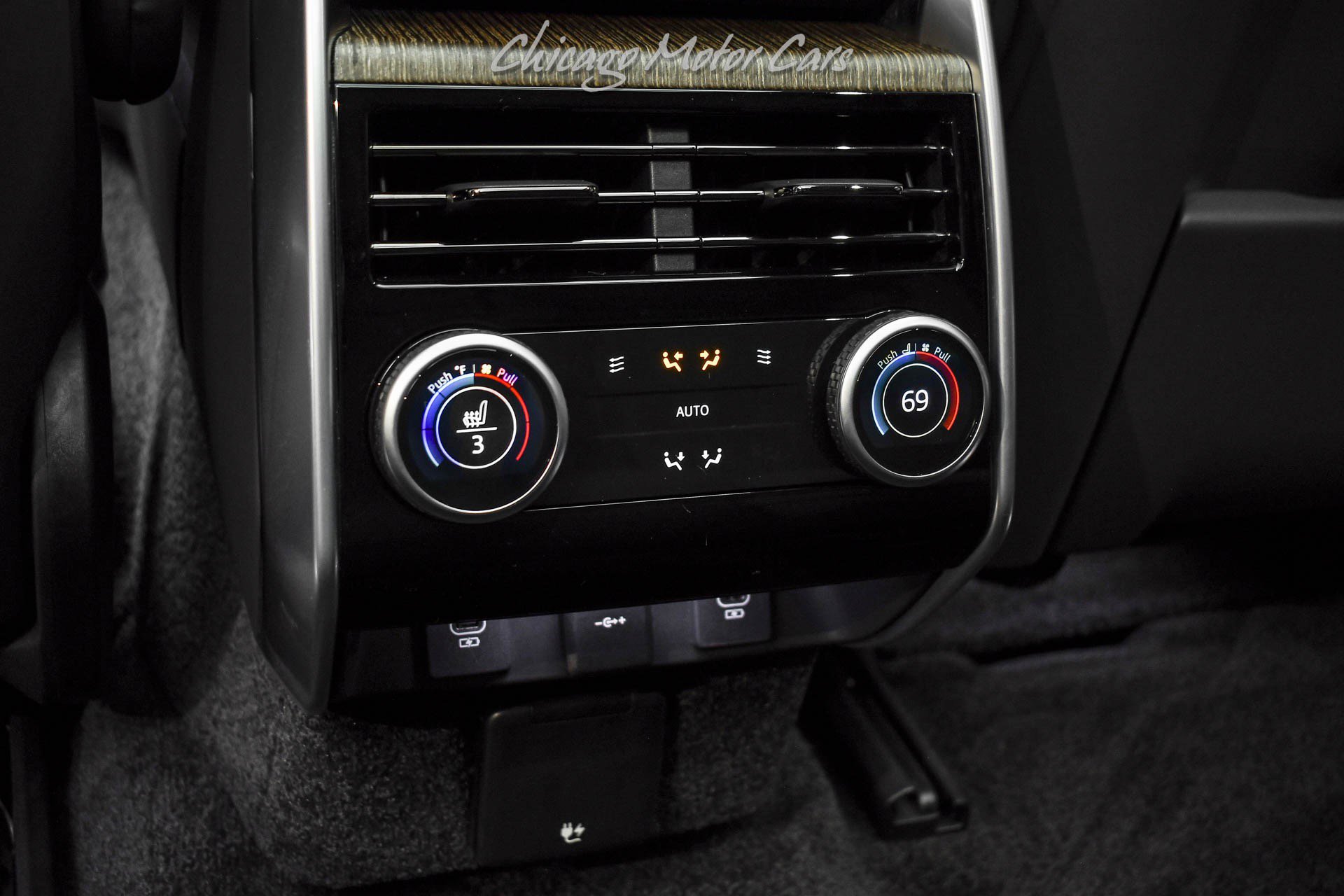 Used 2024 Land Rover Range Rover SE image 27