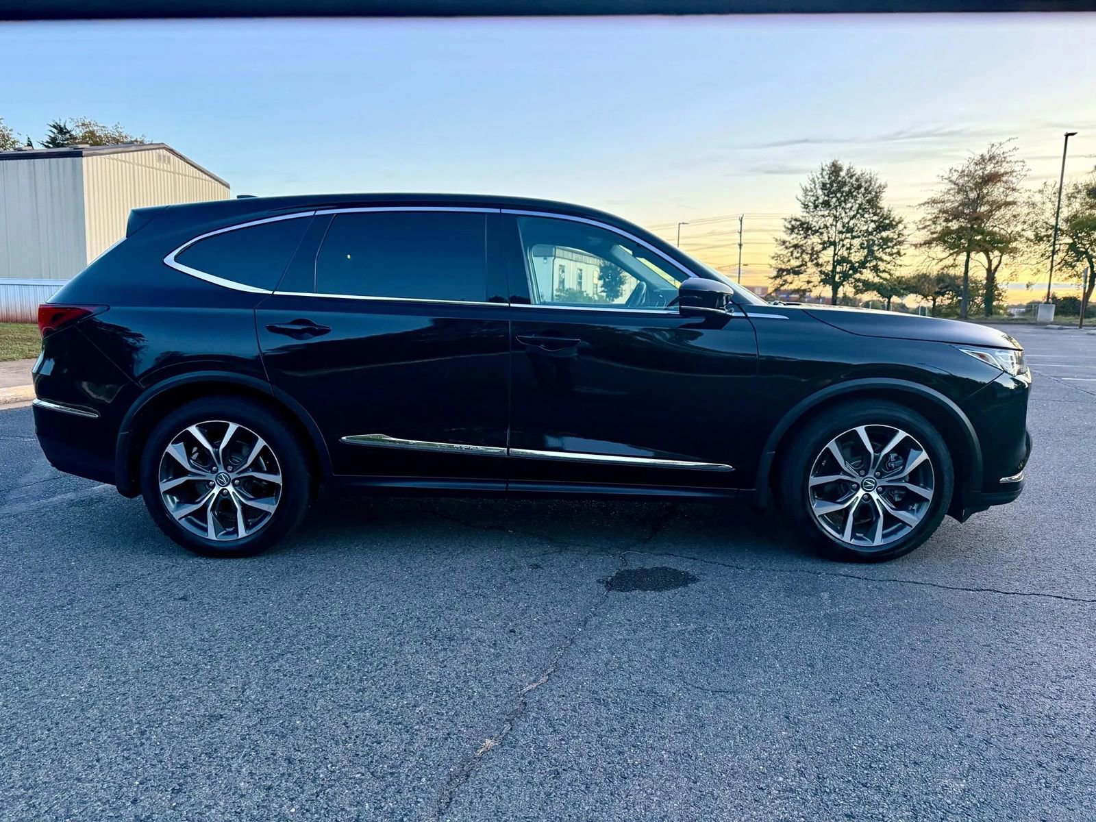 Used 2023 Acura MDX SH-AWD w/ Technology Package image 5