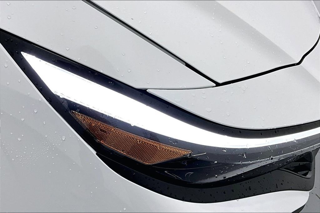 Certified 2025 Hyundai Elantra SEL image 37