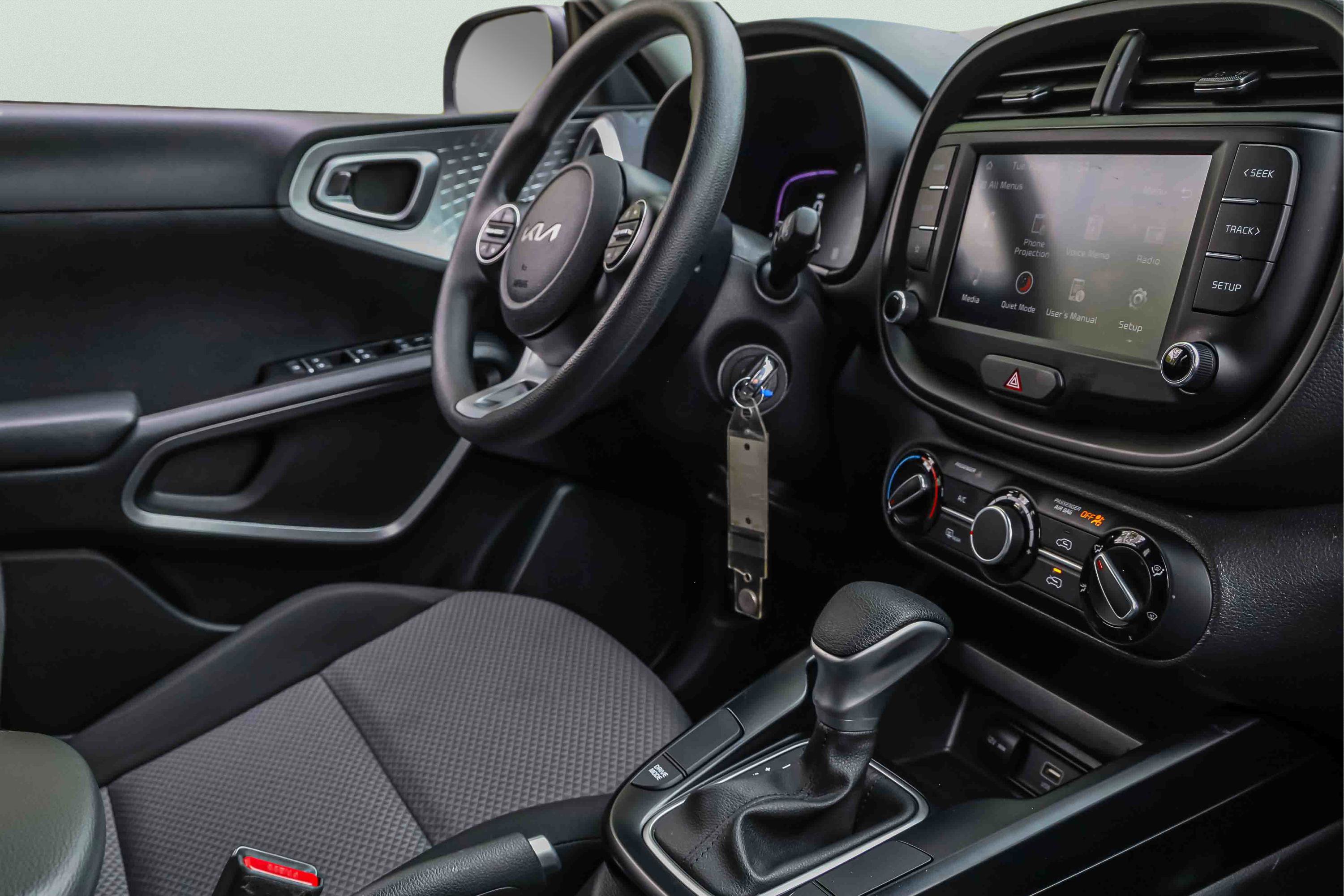 Certified 2025 Kia Soul LX w/ LX Technology Package FWD image 25