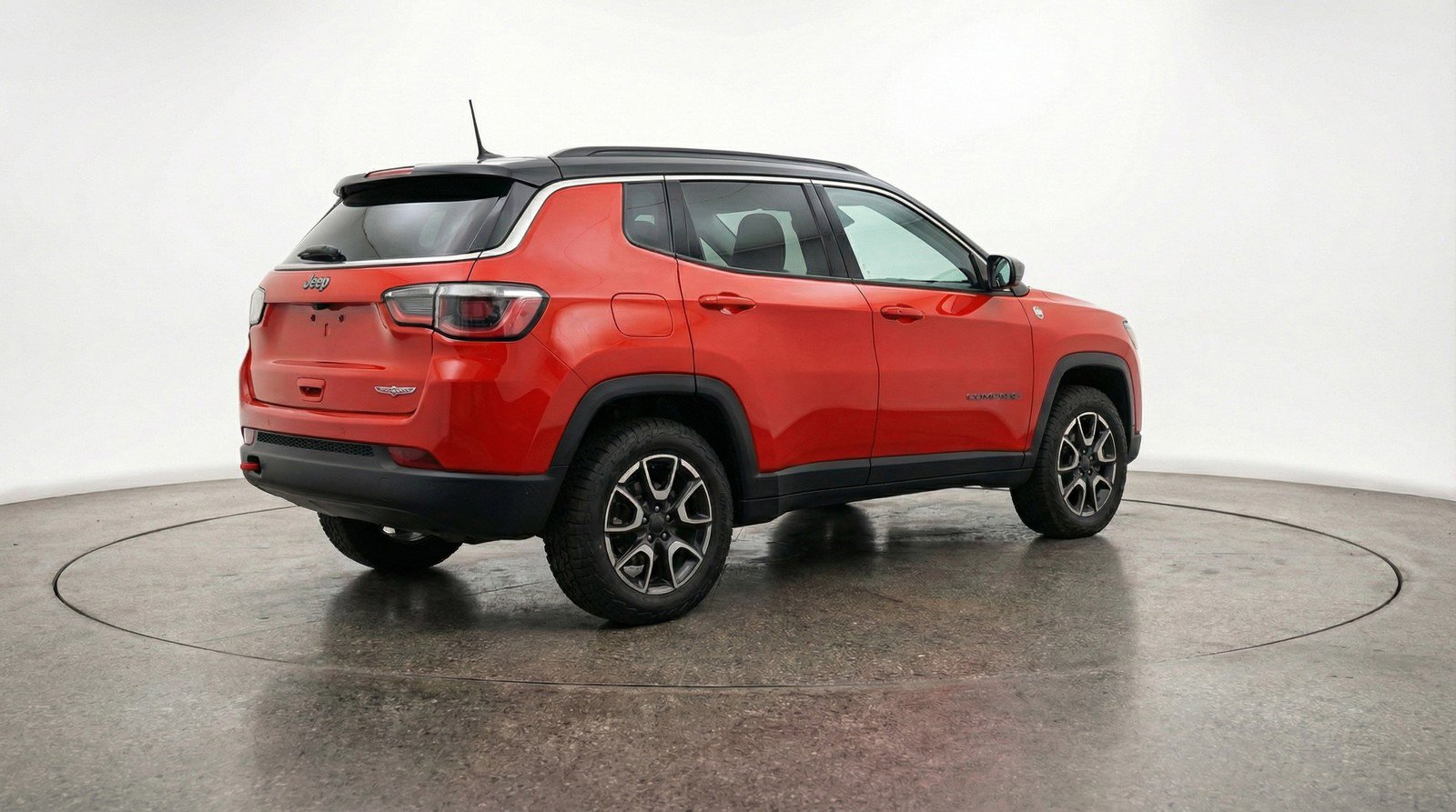 Used 2025 Jeep Compass Trailhawk image 9