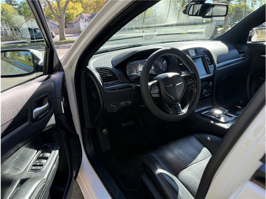 Used 2016 Chrysler 300 S RWD image 9