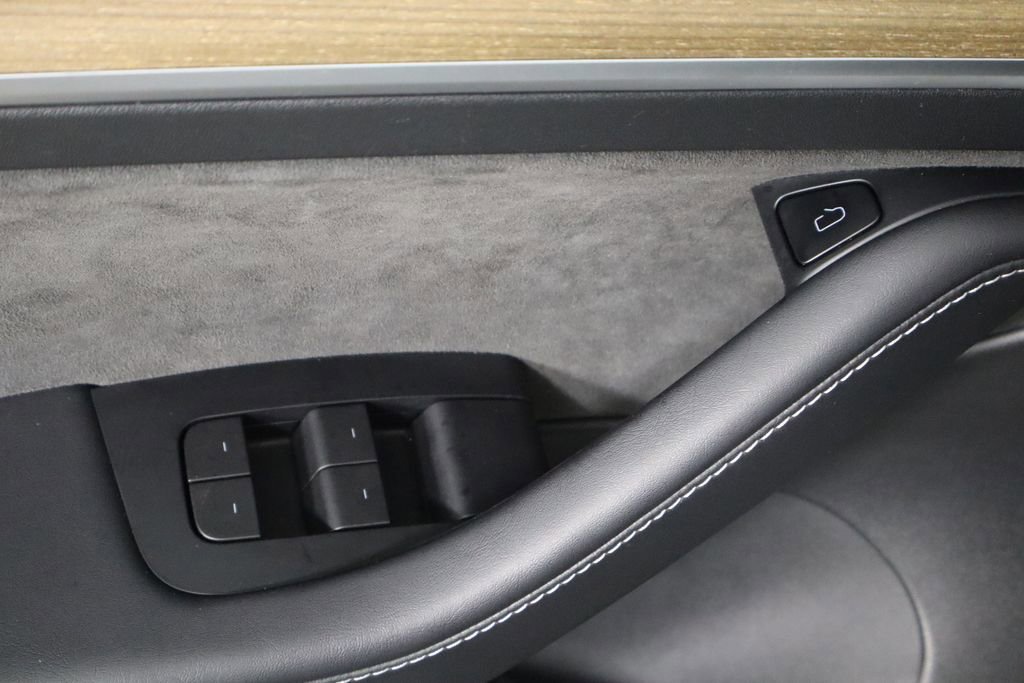 Used 2022 Tesla Model 3 image 18