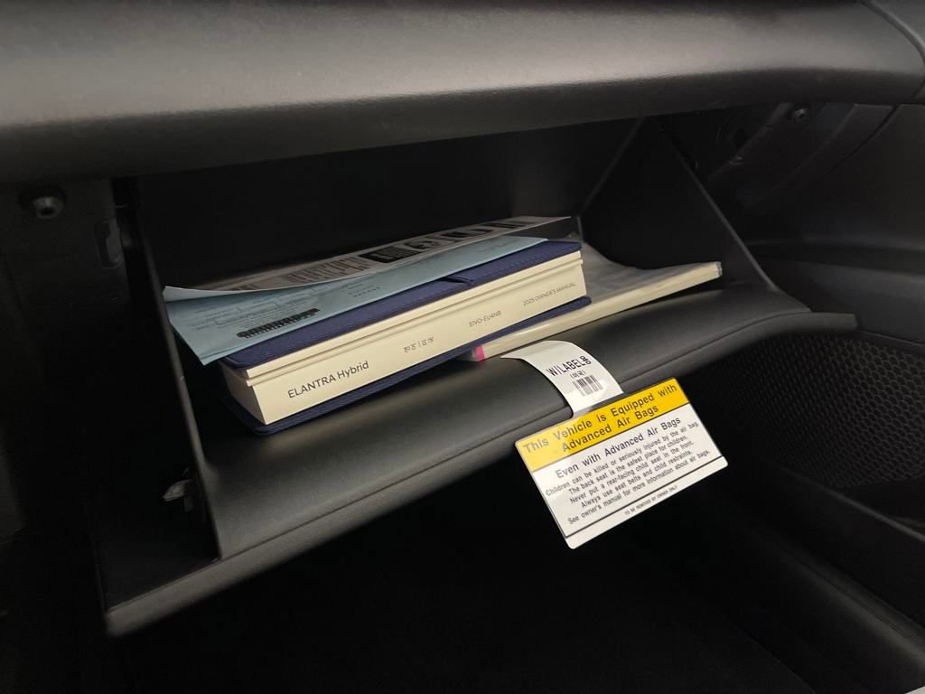 New 2025 Hyundai Elantra Limited image 32