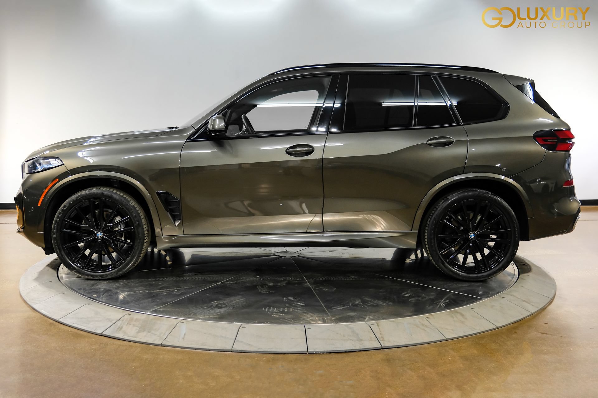 Used 2024 BMW X5 sDrive40i w/ M Sport Package RWD image 13